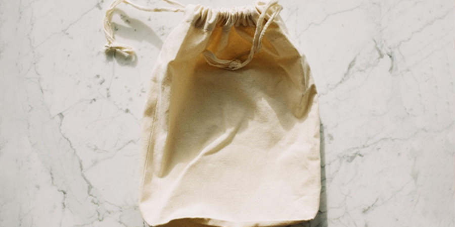 экологичный тканевый мешок для упаковки одежды