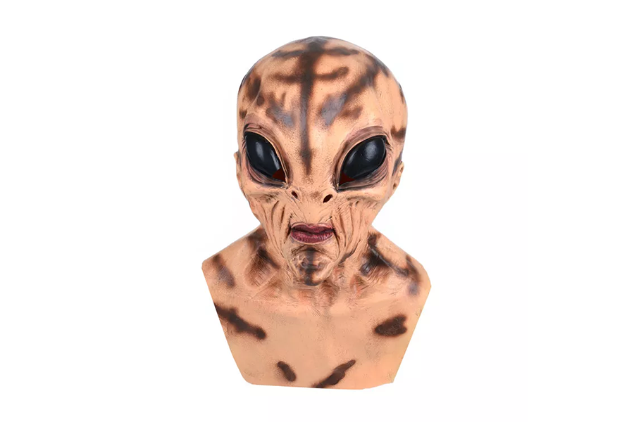Un masque effrayant qui représente un personnage extraterrestre