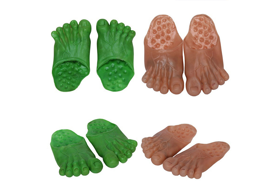 Chinelos Bigfoot nas cores verde e pele