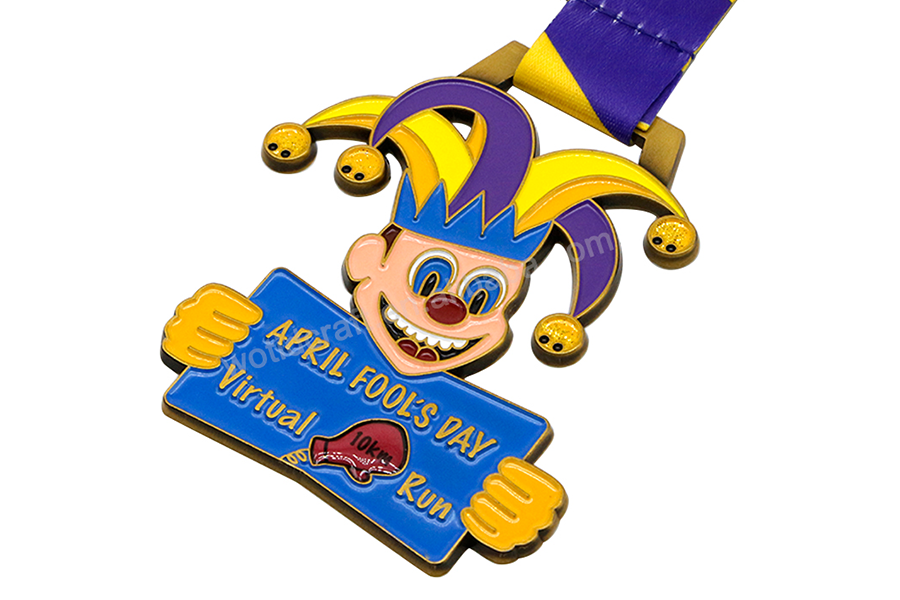 Uma medalha personalizada com um logotipo de palhaço para o Dia da Mentira