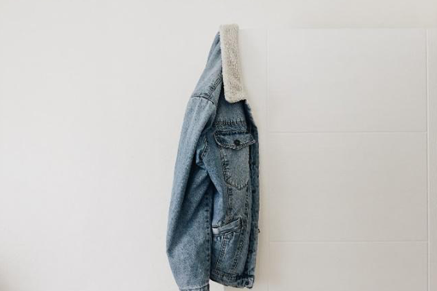 Jaqueta jeans masculina com gola de lã
