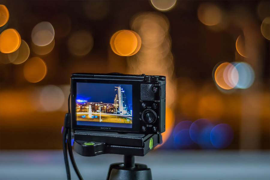 A point and shoot camera on a tripod taking a picture of scenery