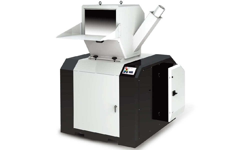 Central granulator for double slanted scissors cut