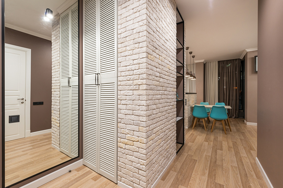 Louver wardrobe with beige bricks