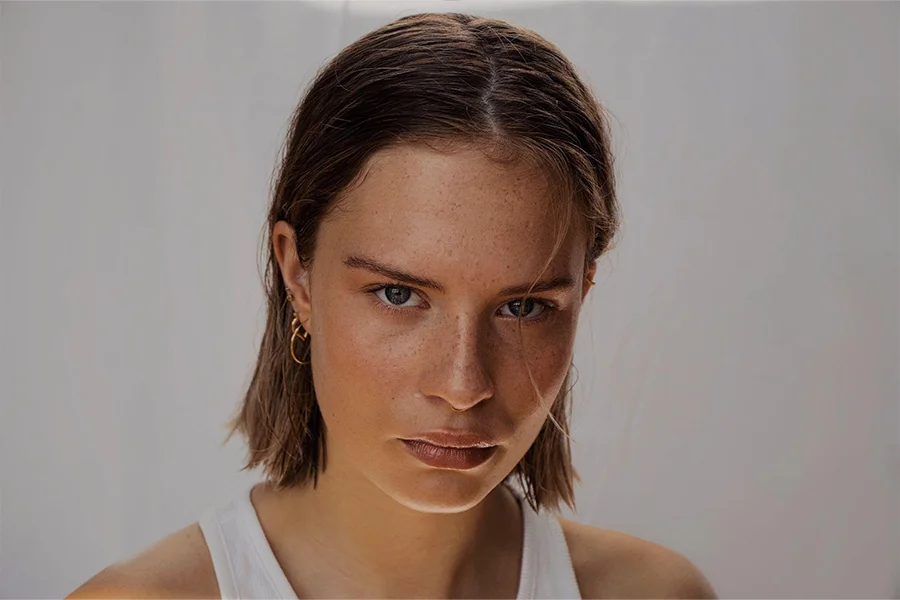 Woman with low-maintenance hairstyle looking at the camera