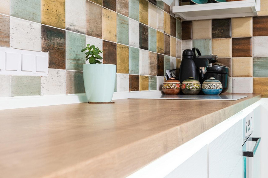 A kitchen backsplash made of stone