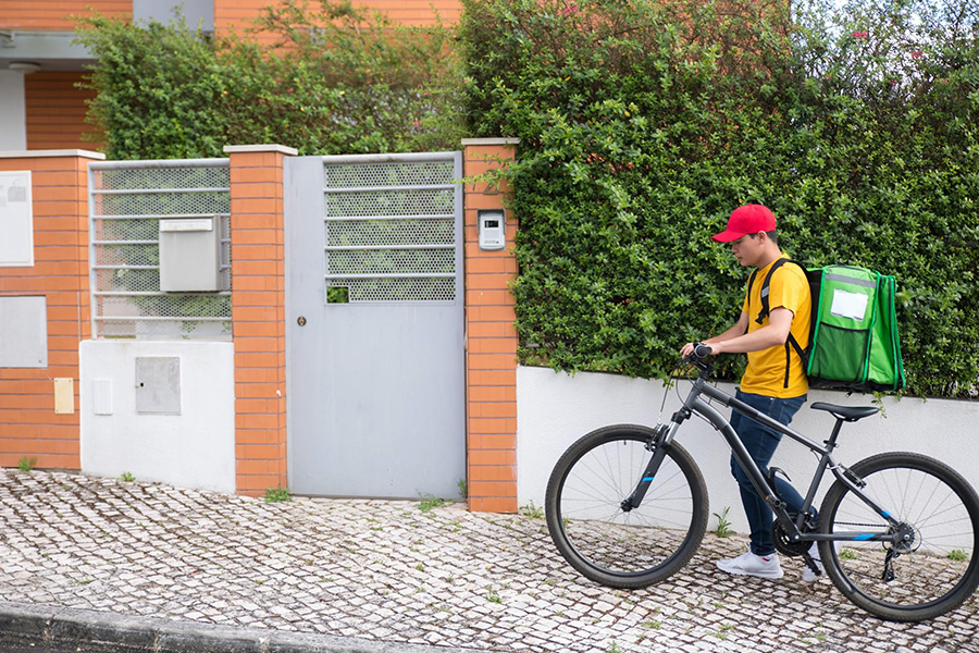 Side gate with automated feature