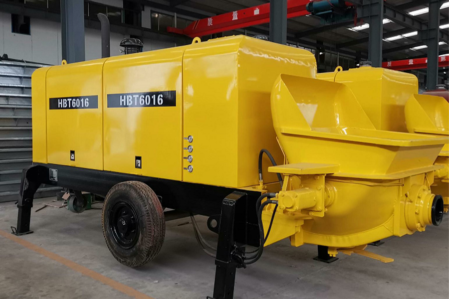 Stationary concrete pump in a storehouse