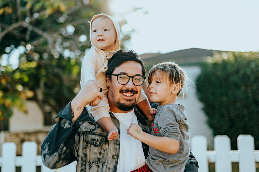 dad with two kids