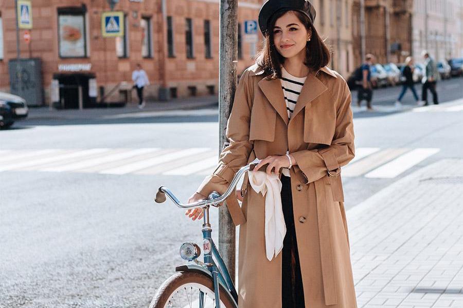 Woman wearing a beige modular trench coat