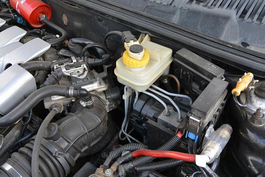 Car reservoir with brake fluid