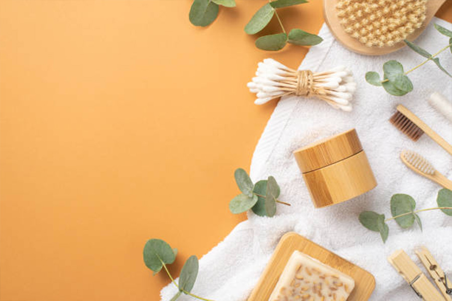 Small bamboo cream jar lying on a white towel