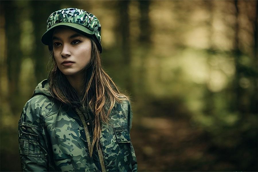 Lady wearing a camo snapback and jacket