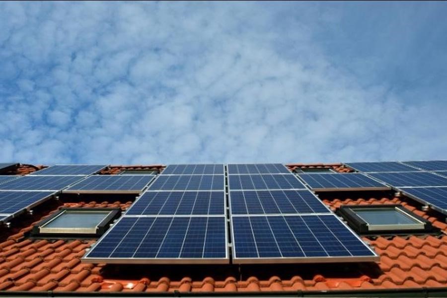 Linked solar modules on the rooftop of a building