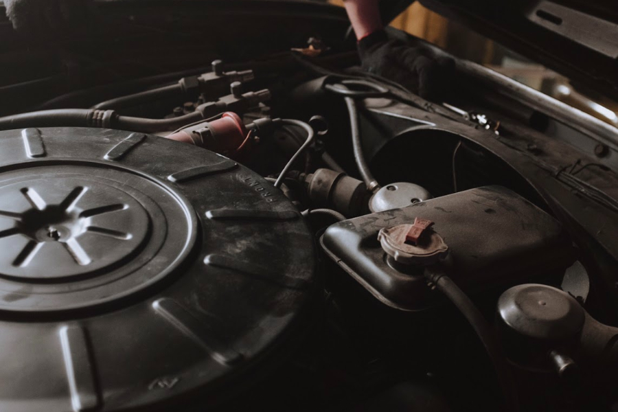 Motor de vehículo que revela la vía del refrigerante